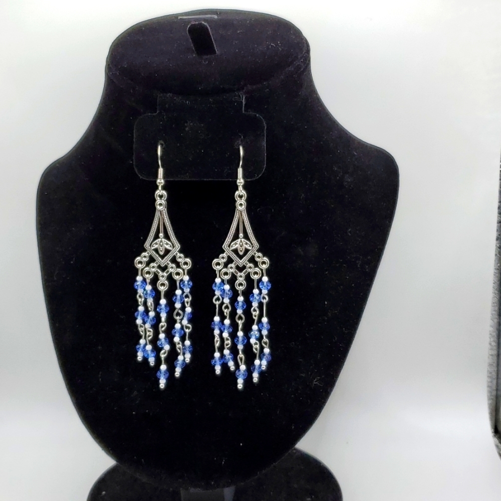 Super cute chandelier earrings 😇